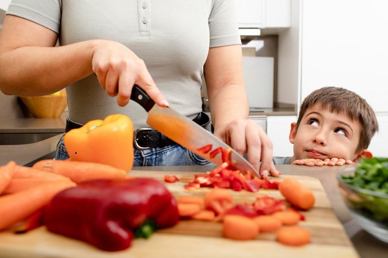 Copilul refuza sa manance carne – solutii si alternative pentru aportul de proteine